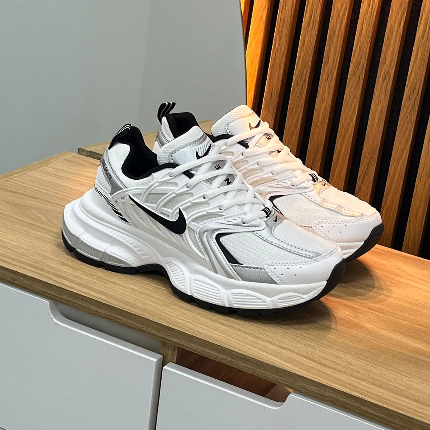 NIKE STAKE