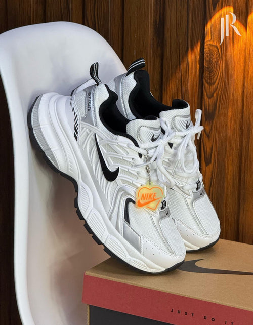 NIKE STAKE