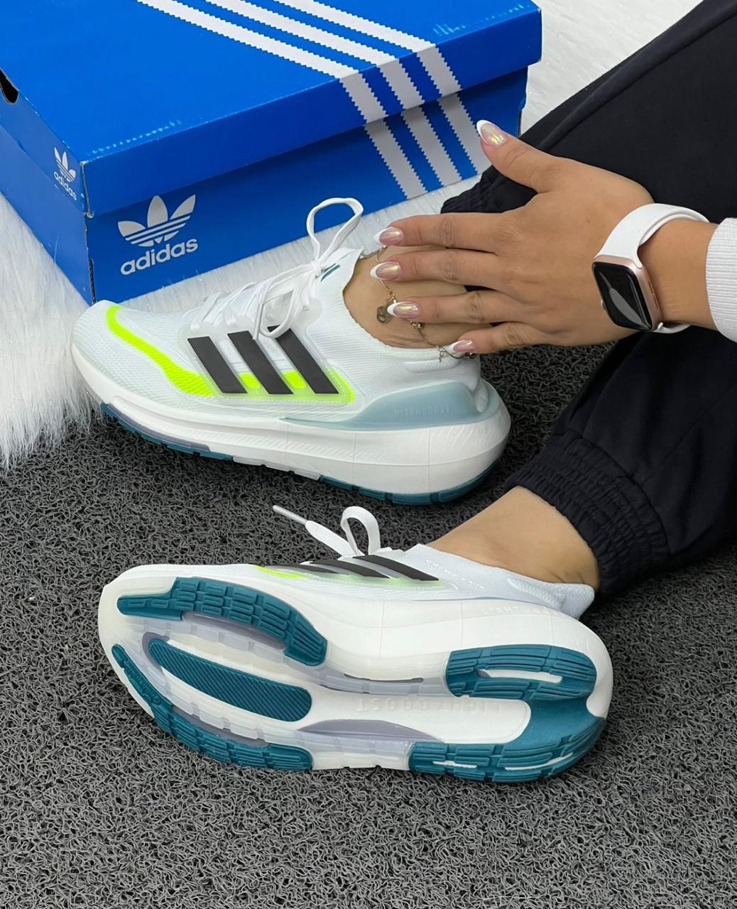 ADIDAS ULTRA BOOST