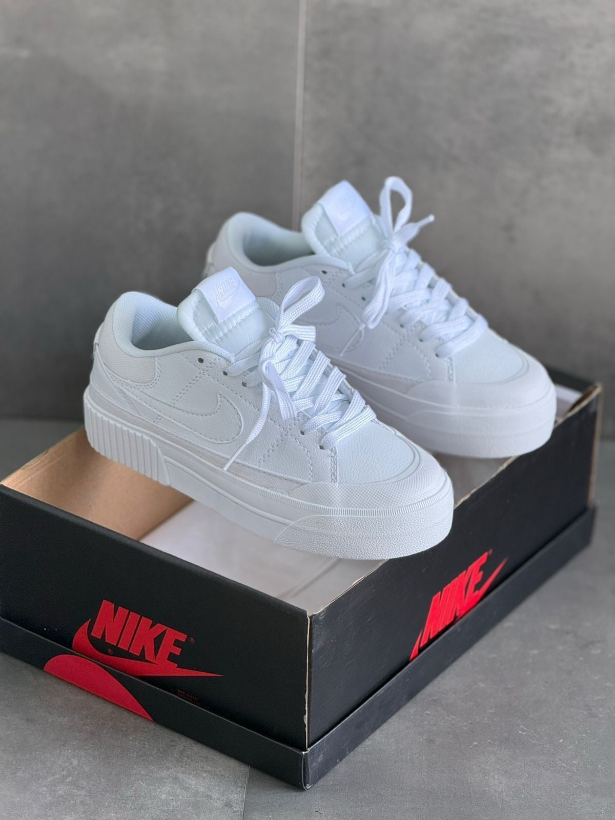 NIKE COURT