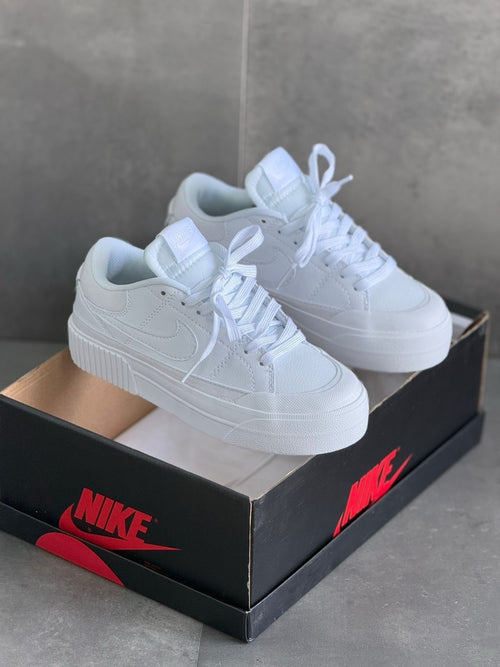 NIKE COURT