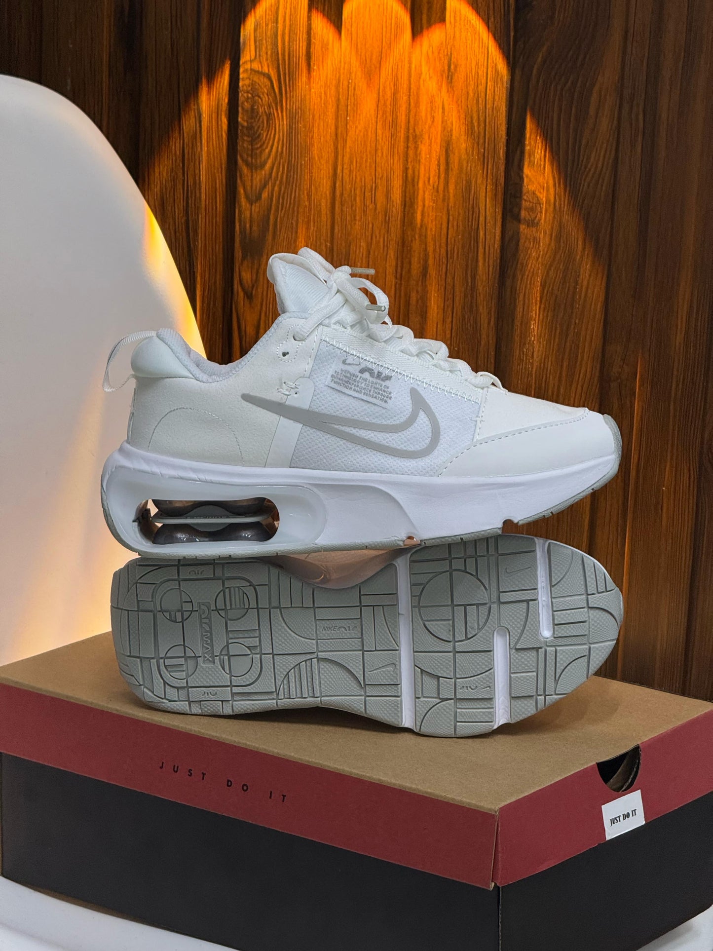 NIKE AIR MAX