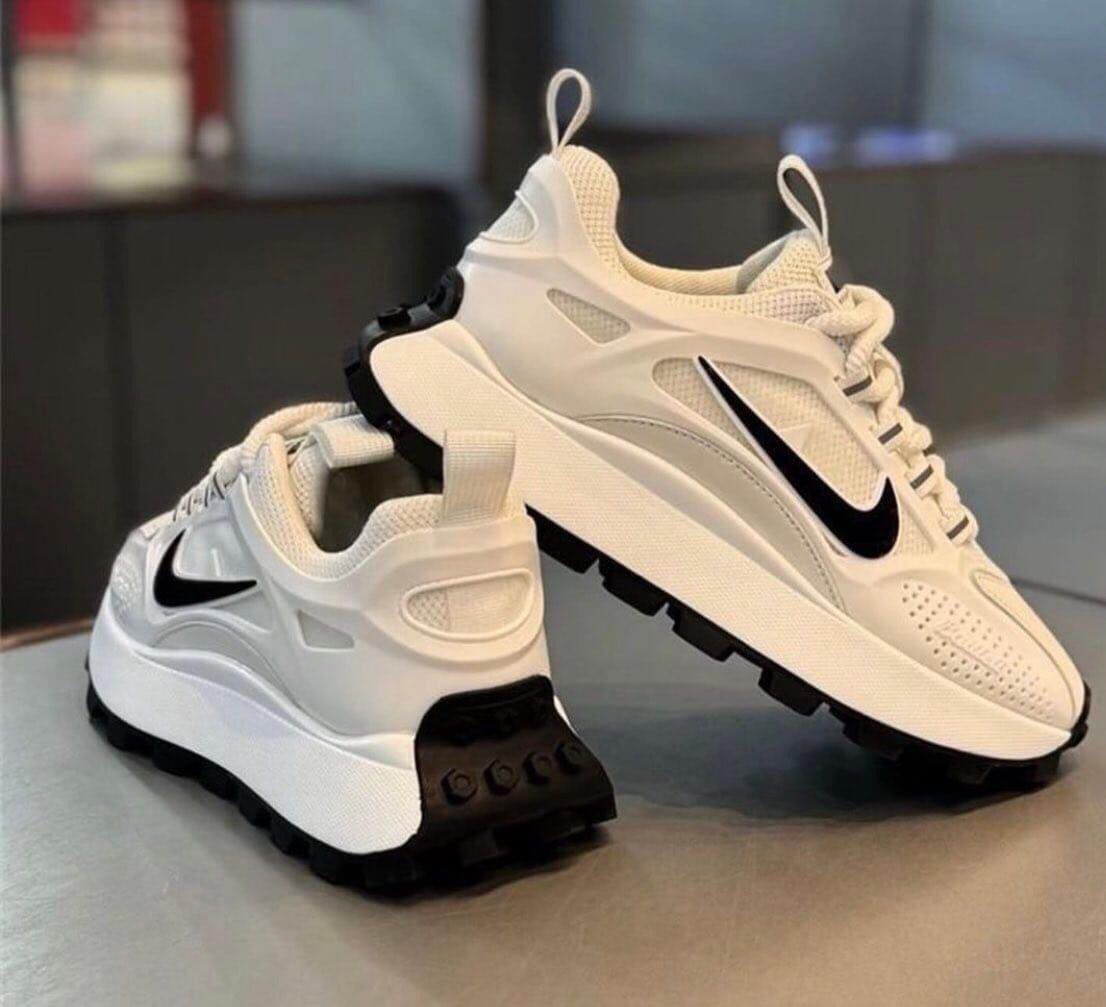 NIKE BAILLELY